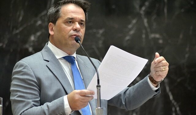 Glaycon Franco se posiciona contra redução de escola em tempo integral