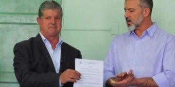 Conselho recomenda que prefeito apure denúncia de dupla remuneração de secretário de Saúde