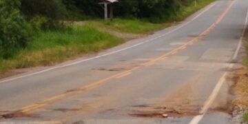 Buracos e descaso aumentam na MG 482