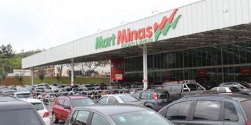 Homem é preso por tentativa de arrombamento no Mart Minas