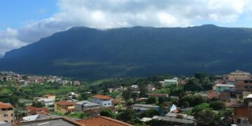 Chuva provoca inundação em área de captação de água em Ouro Branco