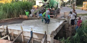 Prefeitura está recuperando a ponte da rua Francisco Lobo