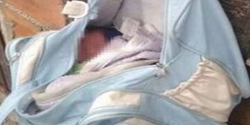 Mãe arremessa bebê em barranco, foge e acaba detida