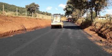 Avança obra de asfaltamento da Rodovia da Batata