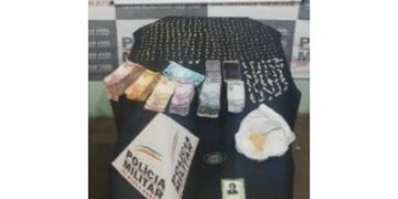 PM prende mulher e apreende 416 pedras de crack em Lafaiete