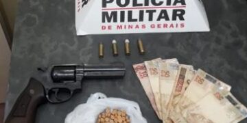 PM apreende 50 comprimidos de ecstasy e arma com jovem em Lafaiete