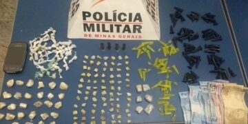 PM localiza cocaína, crack e maconha e menor é apreendido