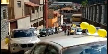 Comerciantes protestam na porta de prefeito por abertura de lojas