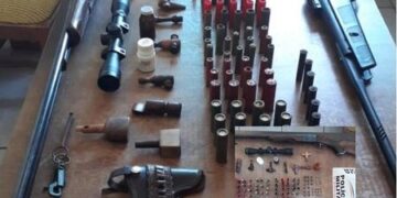 PM cumpre mandados, prende suspeitos e aprende dinheiro, armas e munições