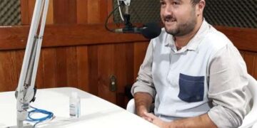 Candidato prega gestão mais participativa e critica a velha política