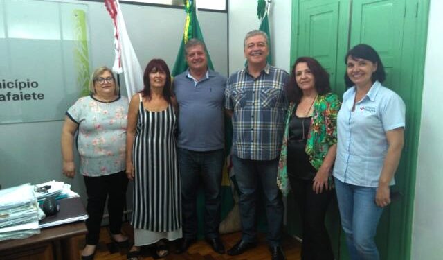Após ausência na câmara, diretoria do São Camilo é recebida pelo prefeito e  vice