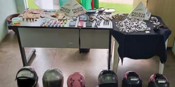 Três homens são presos e um menor apreendido suspeitos de tráfico e roubo