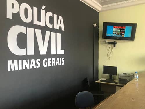 Homem é indiciado suspeito de filmar sobrinha adolescente durante banho