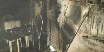 Homem bêbado provoca incêndio em casa com família dentro