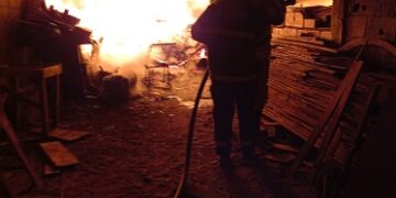 Serraria sem auto de vistoria dos bombeiros sofre incêndio de grandes proporções
