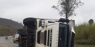 Após discussão por arranhão em caminhão, homem é morto atropelado