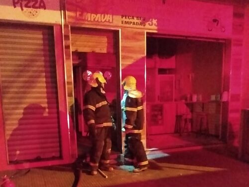 Mulher sofre queimaduras após vazamento de gás em lanchonete
