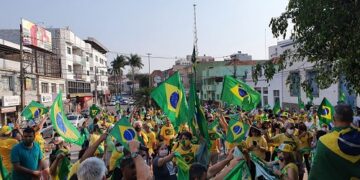 Manifestações políticas e comemorações discretas marcam feriado na região