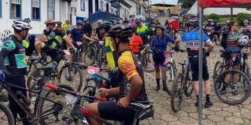 Santana dos Montes recebe evento solidário com mais de 300 bicicletas