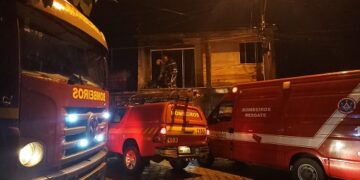Curto circuito em aparelho de TV causa incêndio em casa em Barbacena