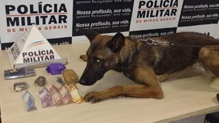 Homem é preso e menor é apreendido suspeitos de tráfico de drogas em Congonhas