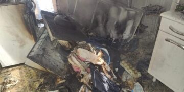 Casal de idosos e filho são resgatados de casa incendiada