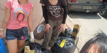 Adolescentes são apreendidos e jovem é presa suspeitos de tráfico de drogas