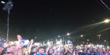 Cruzeirenses lotam Parque de Exposição em celebração a Ronaldo e ao clube