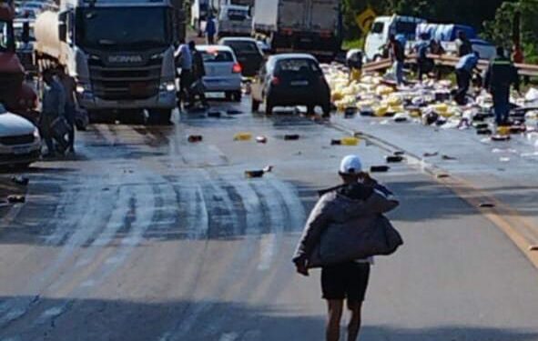 Derramamento de carga causa lentidão na BR-040