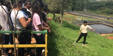 Agentes de saúde e de endemias visitam aterro sanitário regional