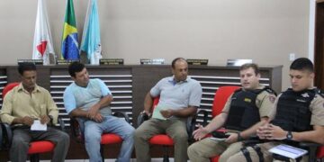 Reunião discute segurança pública em Santana dos Montes