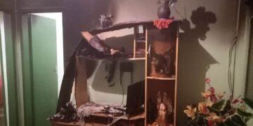 Idoso combate incêndio e impede que fogo consuma casa de vizinho