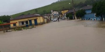 Região sofre com chuvas e cidades já têm pontos de alagamentos