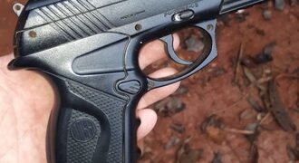 Homem assalta comerciante e ameaça polícia para soltar adolescente que participou do crime
