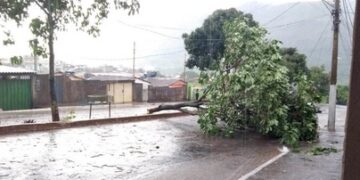 Cidades da região sofrem efeitos de temporais