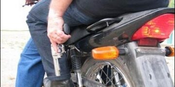 Mulheres são assaltadas em ponto de ônibus