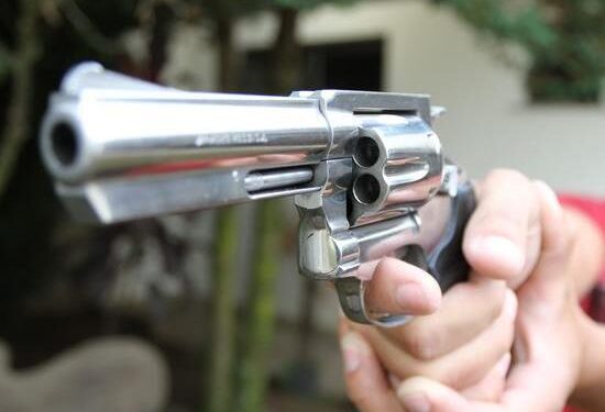 Homem é morto com quatro tiros na cabeça em Lafaiete