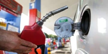 Postos antecipam aumento e vendem gasolina mais cara hoje em Lafaiete