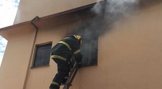 Incêndio em apartamento abala estrutura de prédio em Lafaiete