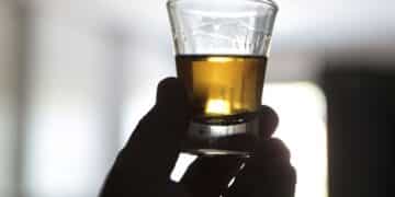 Consumo de álcool antes de dormir pode prejudicar o sono