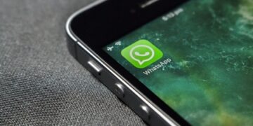 WhatsApp é a principal fonte de informação do brasileiro, aponta pesquisa