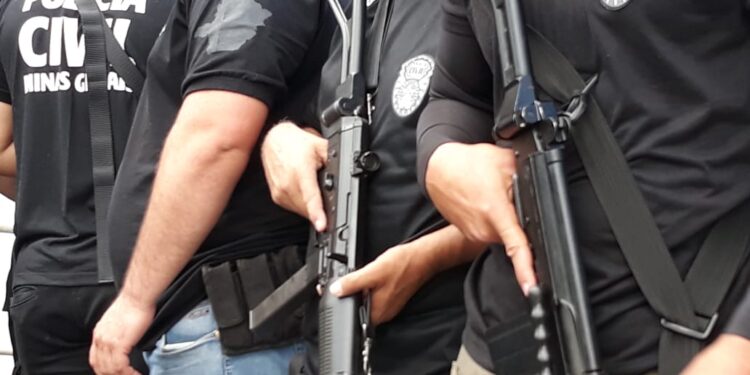 Operação das polícias Civil e Militar buscam prisão de criminosos nesta manhã