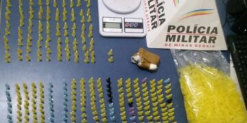PM apreende quase 400 pinos de cocaína em Lafaiete e prende suspeito de tráfico