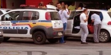 PM resgata criança presa sozinha dentro de carro