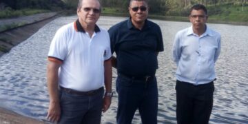 Prefeito e vereador visitam instalações da Copasa