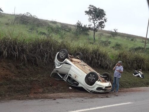 Óleo na pista provoca acidentes na BR 040 nesta manhã