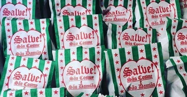 Entenda de onde vem a tradição de dar doces no Dia de Cosme e Damião