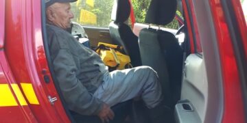 Bombeiros resgatam idoso que passou noite perdido em mata