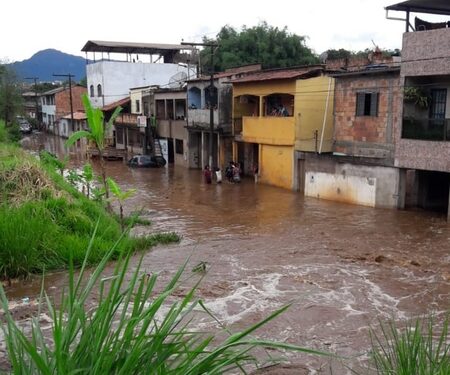Temporal provoca alagamentos e transtornos  em Congonhas
