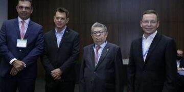 Presidente da CNDL participa da posse do presidente da ABAD